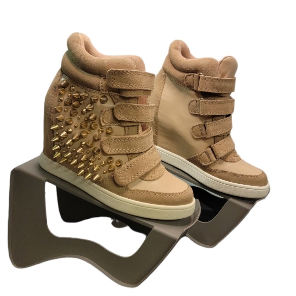 Aldo Wedge sneakers in like new condition size 6.6